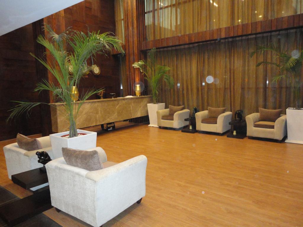 Corporate Regency Hotel New Delhi Exterior photo