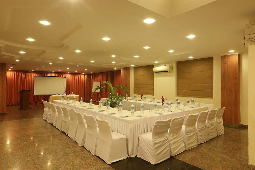 Corporate Regency Hotel New Delhi Exterior photo