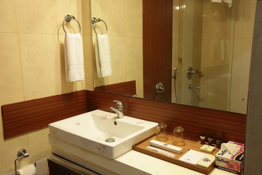 Corporate Regency Hotel New Delhi Exterior photo