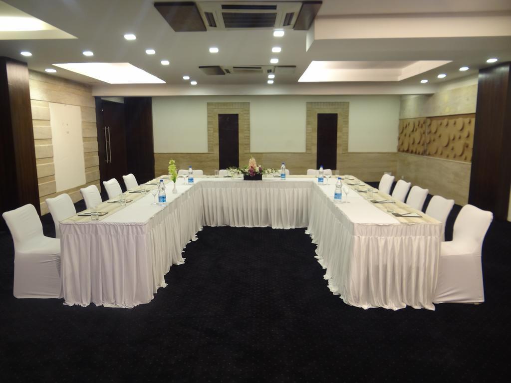 Corporate Regency Hotel New Delhi Exterior photo