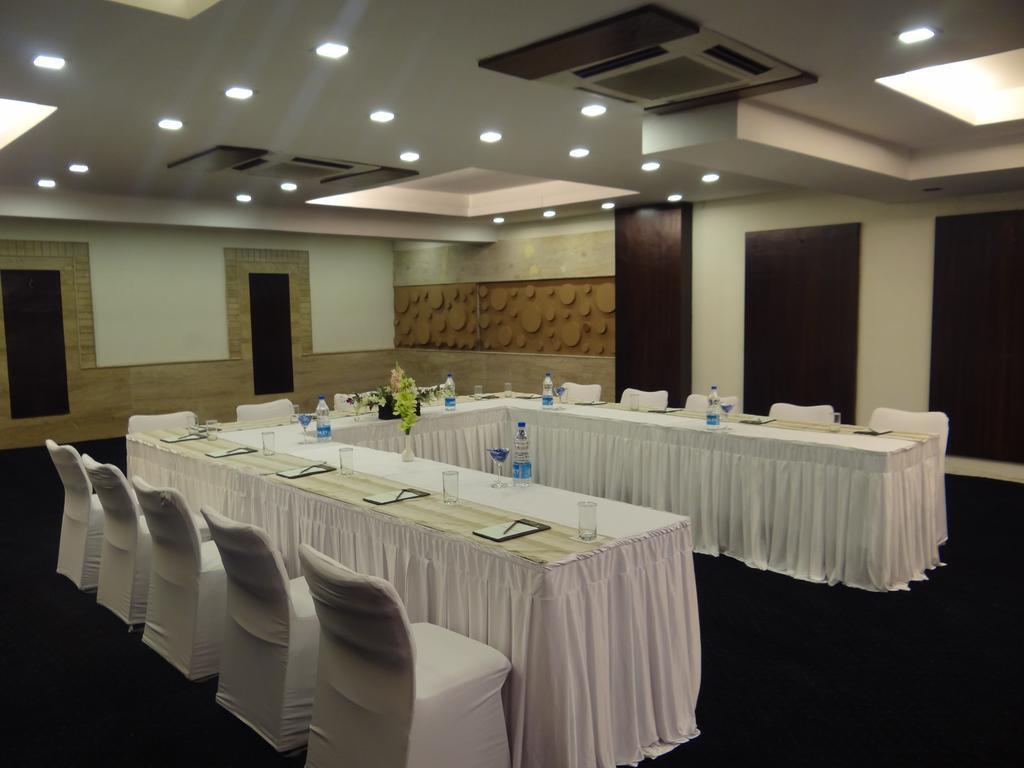 Corporate Regency Hotel New Delhi Exterior photo