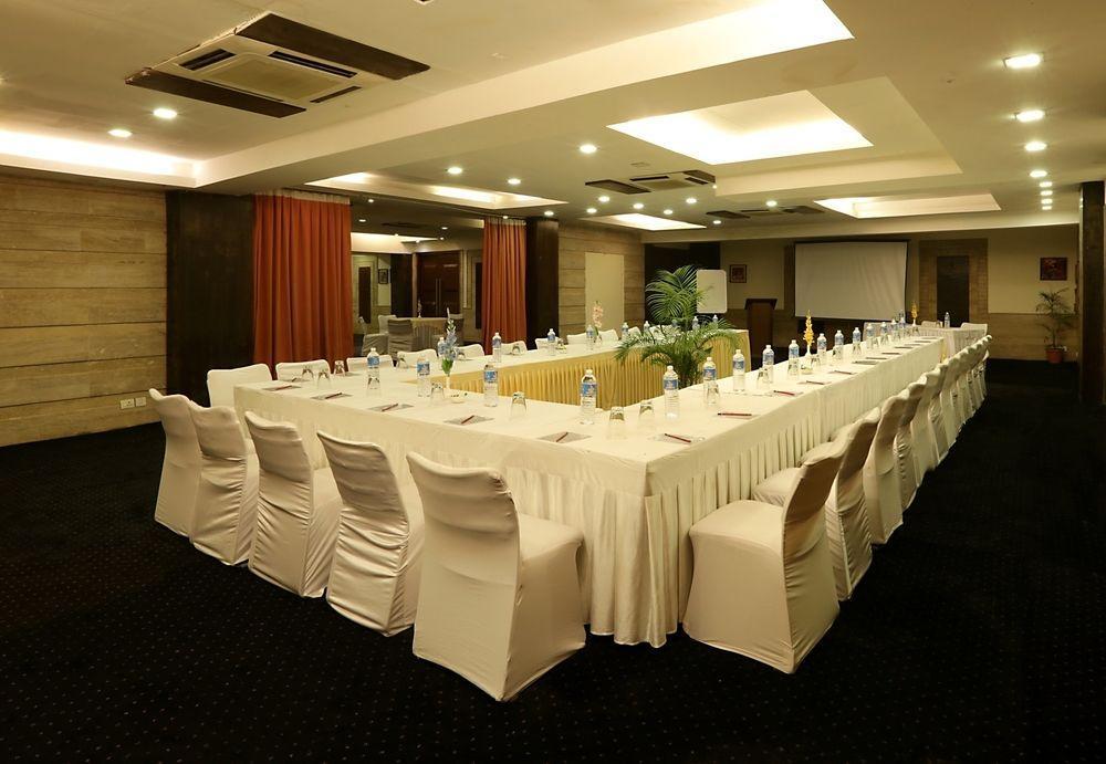 Corporate Regency Hotel New Delhi Exterior photo