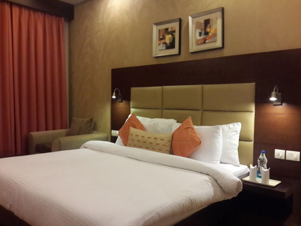 Corporate Regency Hotel New Delhi Exterior photo
