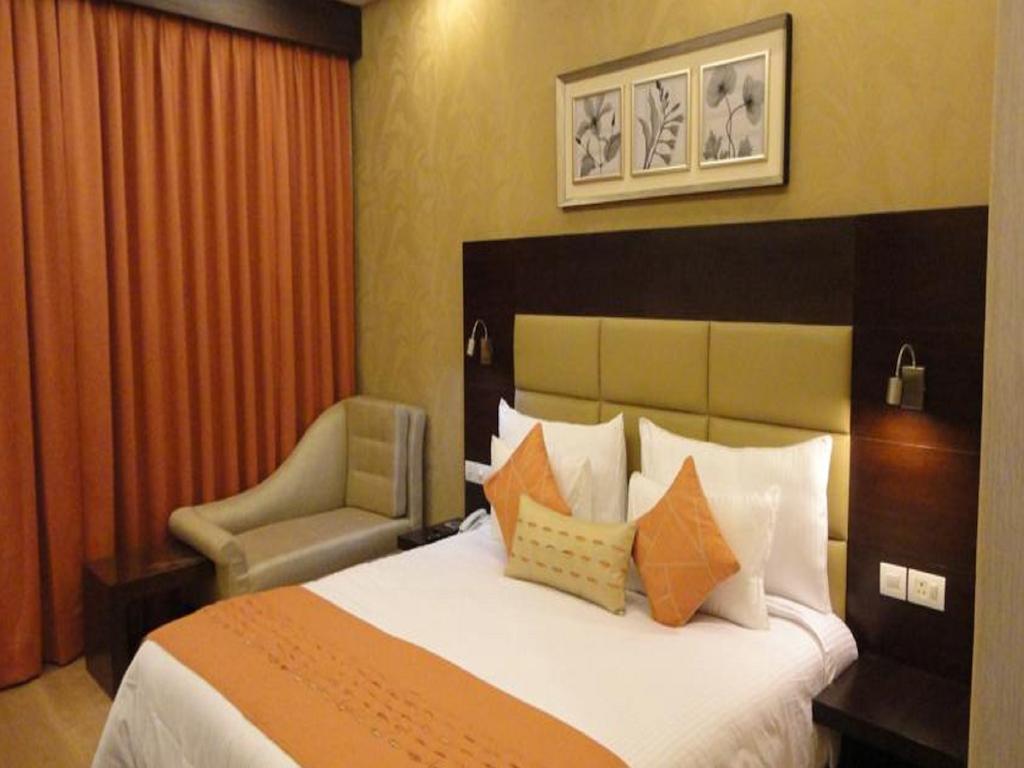 Corporate Regency Hotel New Delhi Room photo